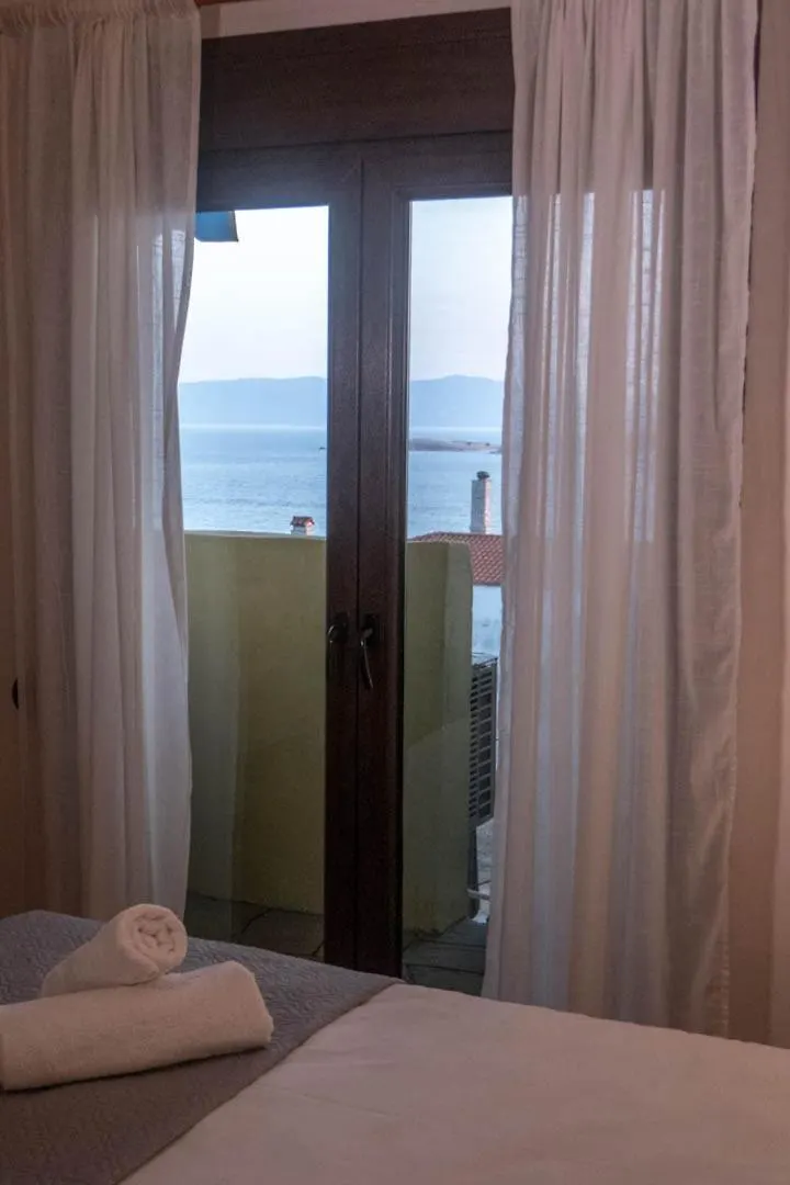 #On The Rocks Apartment Ouranoupoli 0*,